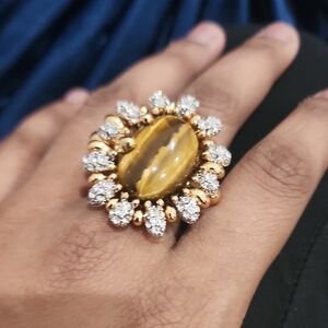 Elegant Gold and Brown Gemstone Ring